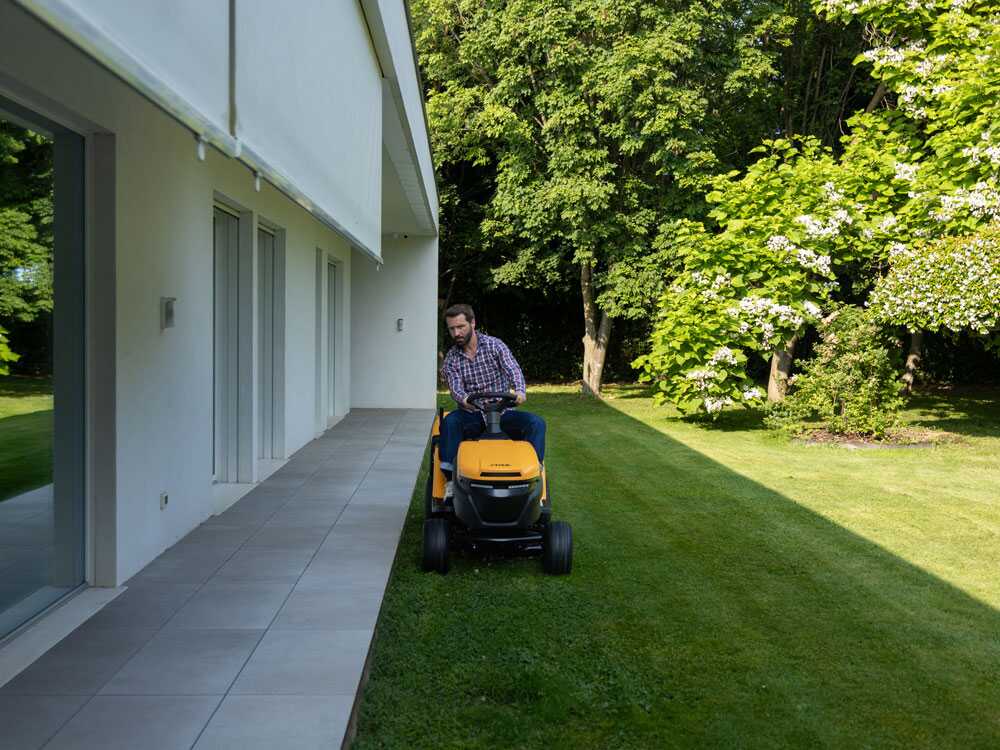 Stiga Estate 598e - Kit Tracteur tondeuse avec 1 module de batterie ePower Pro de 56V40Ah - Bac de ramassage et mulching - GAILLAC JARDINAGE Stiga Estate 598e - Kit Tracteur tondeuse avec 1 module de batterie ePower Pro de 56V/40Ah - Bac de ramassage et mulching