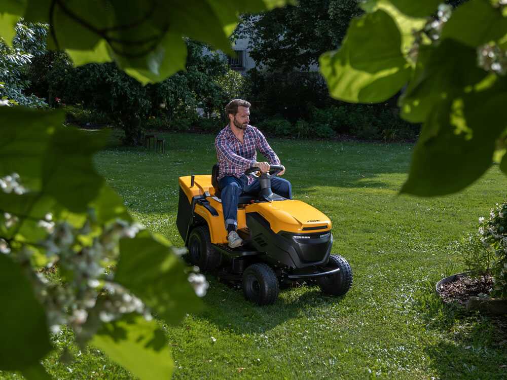 Stiga Estate 598e - Kit Tracteur tondeuse avec 1 module de batterie ePower Pro de 56V40Ah - Bac de ramassage et mulching - GAILLAC JARDINAGE Stiga Estate 598e - Kit Tracteur tondeuse avec 1 module de batterie ePower Pro de 56V/40Ah - Bac de ramassage et mulching